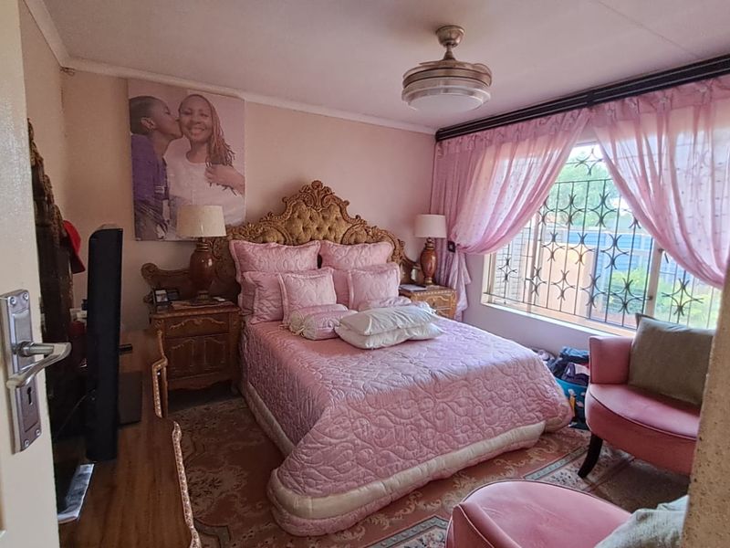 Charming and well maintained family home nestled in a peaceful neighborhood in Clarina - Photo 10