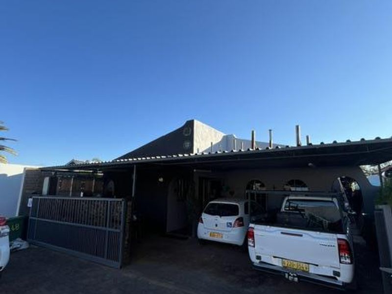 Well maintained house, lovely garden and affordable - Photo 1