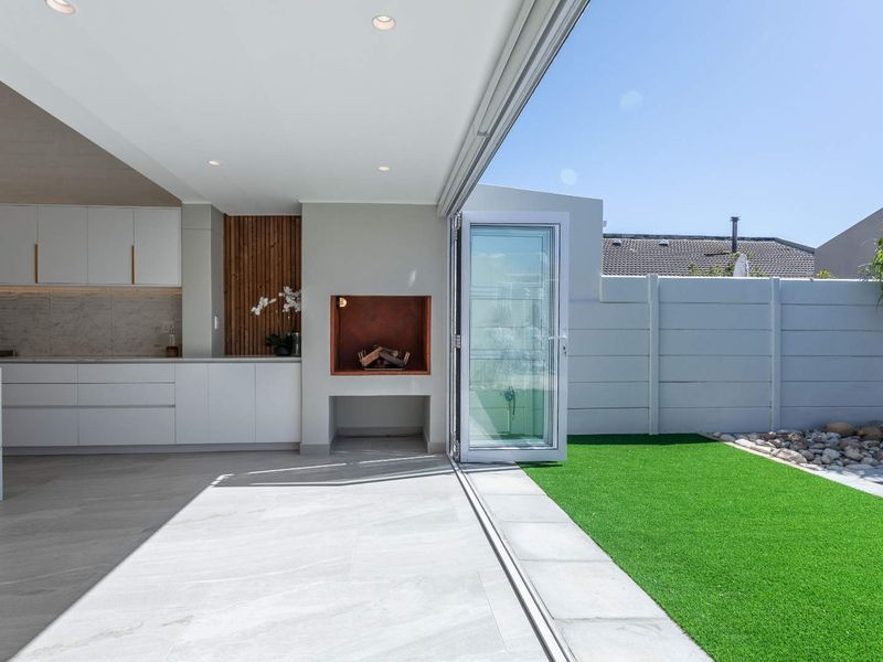 3 Bedroom Home - Single level in MILKWOOD PLACE gated complex - Photo 7