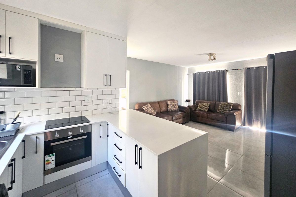 Introducing a Spectacular Renovated GROUND FLOOR Apartment in Radiokop - Photo 3