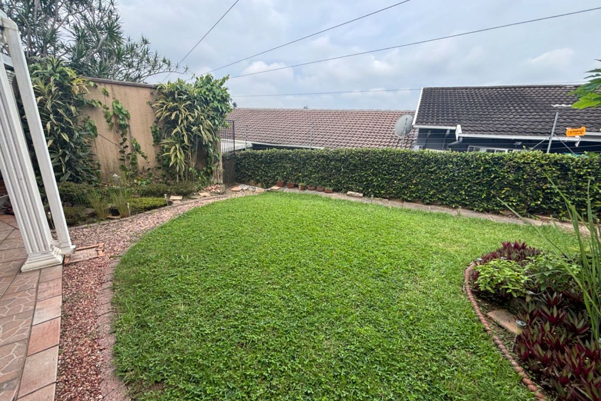 Modern 3 Bedroom Duplex in Secure Gated Complex | Pet-Friendly Living - Photo 3