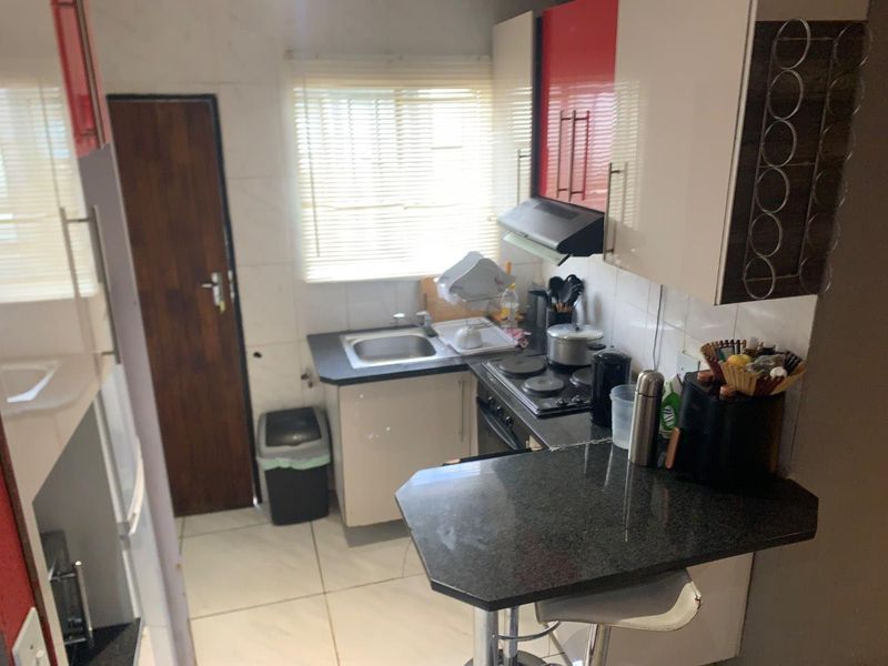 2 bedroom town house for sale in Naturena ext 13 - Photo 2