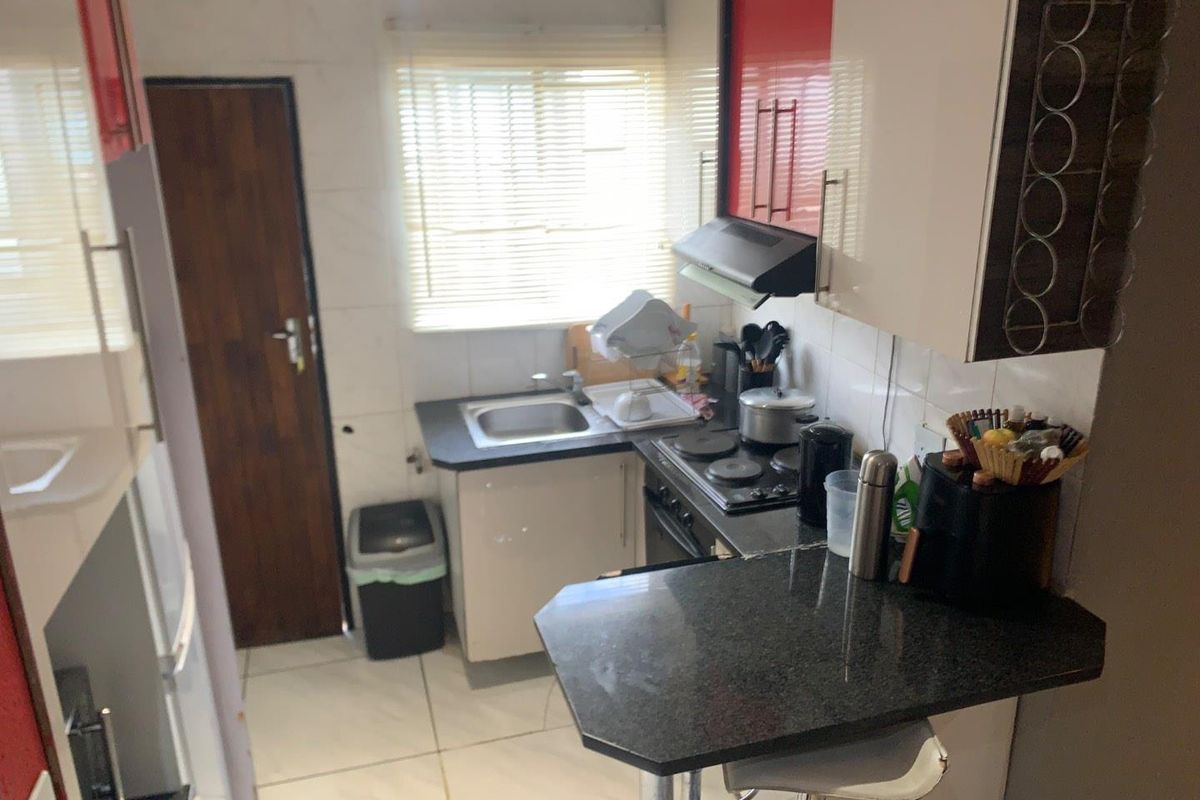 2 bedroom town house for sale in Naturena ext 13 - Photo 2