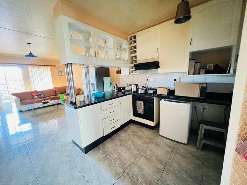 Townhouse For Sale in Randhart, Alberton - Photo 3