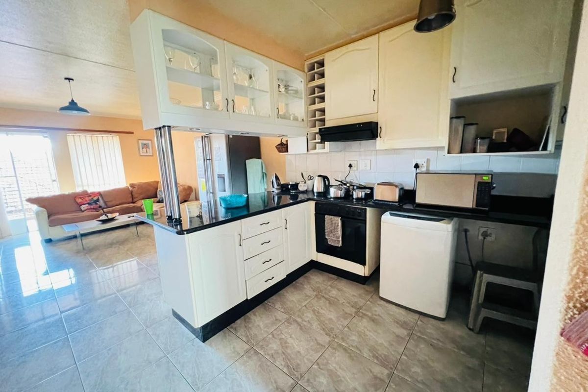 Townhouse For Sale in Randhart, Alberton - Photo 3