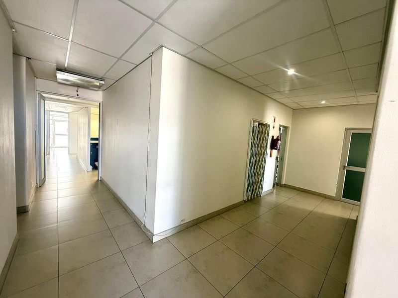 4 Private Office Spaces To Let - Photo 2