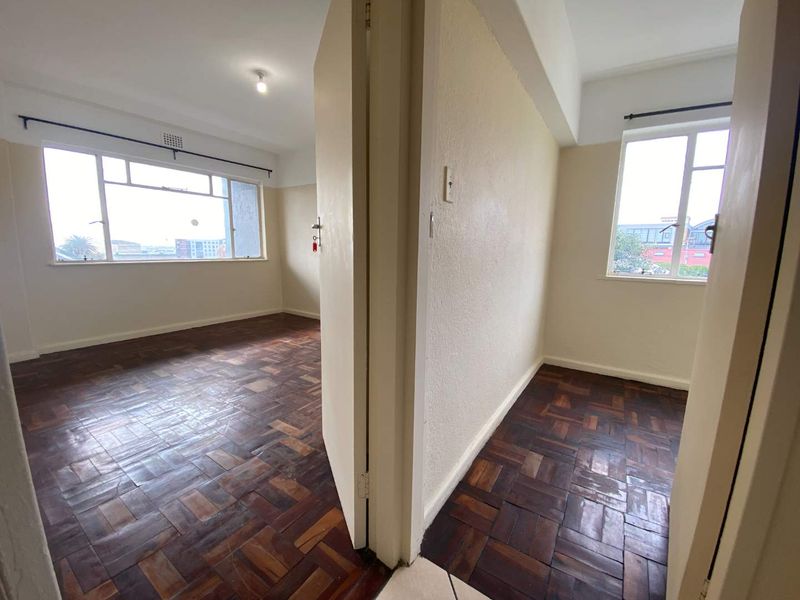 Wonderful Opportunity - Charming Corner 2-Bedroom Apartment with Stunning Views - Photo 10