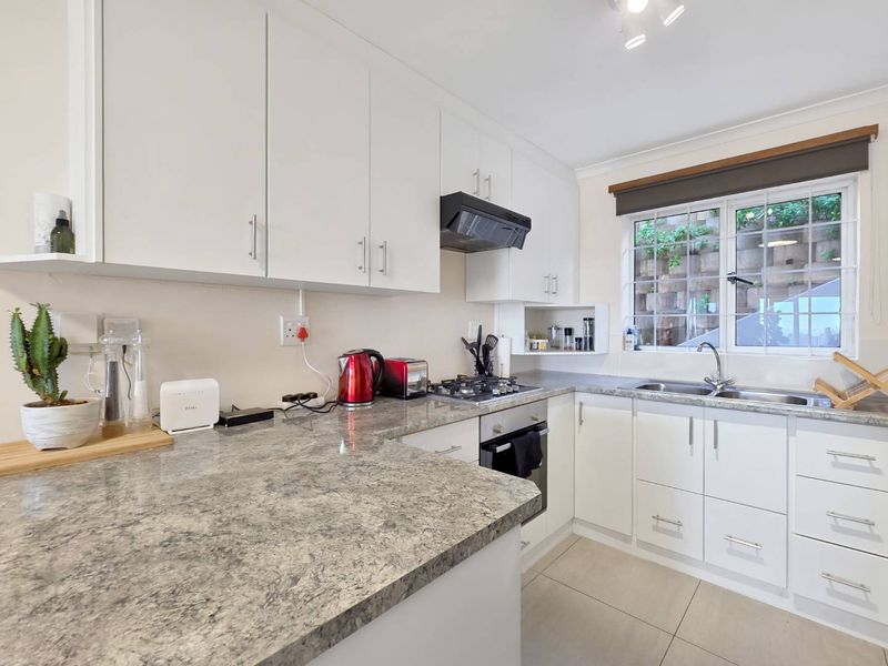 Tranquil City Views Await: Secure Two-Bedroom Apartment - Photo 7