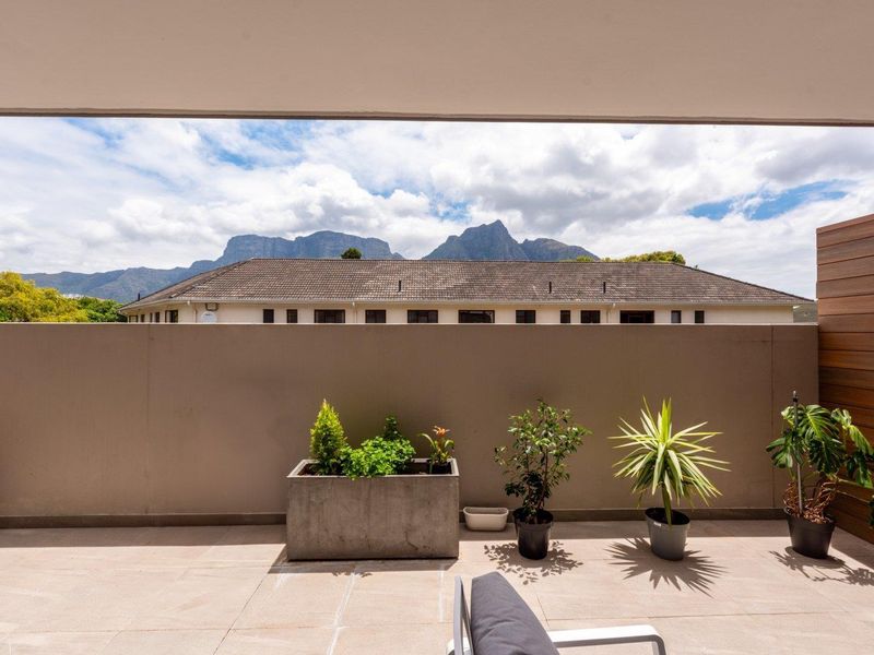 Luxurious 3 Bedroom Apartment with North-West Mountain Views. - Photo 6