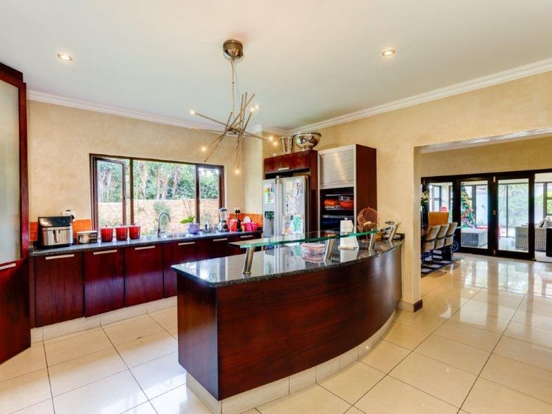 EXCLUSIVE TO THE MARKET | PRESTIGIOUS KYALAMI CREST ESTATE  Luxury 4-Bedroom, 3-Bathroom Double-Storey Residence | Available Immediately!! - Photo 9
