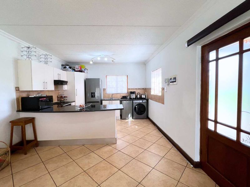 Two Bedroom townhouse to let in Montana - Photo 6