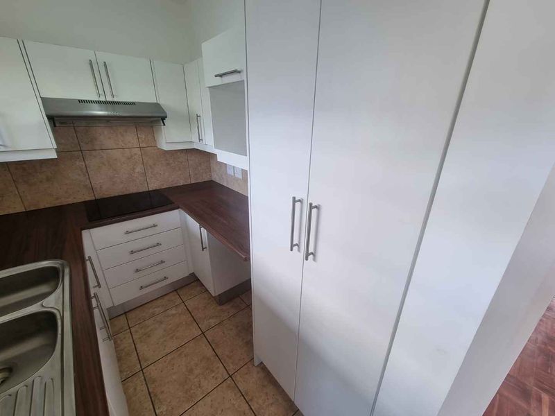 Unfurnished Bachelor Apartment To Rent in Sea Point - Photo 9