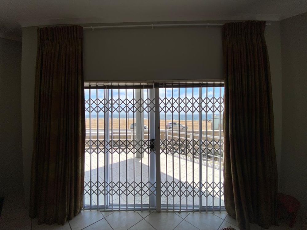 Sea view from the lounge and stoep