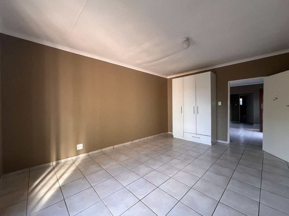 1st bedroom in flatlet