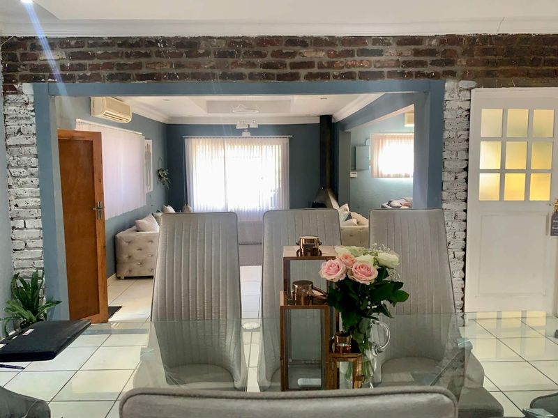 Exquisite Family Home with a Potential Flatlet in Fauna - Photo 6