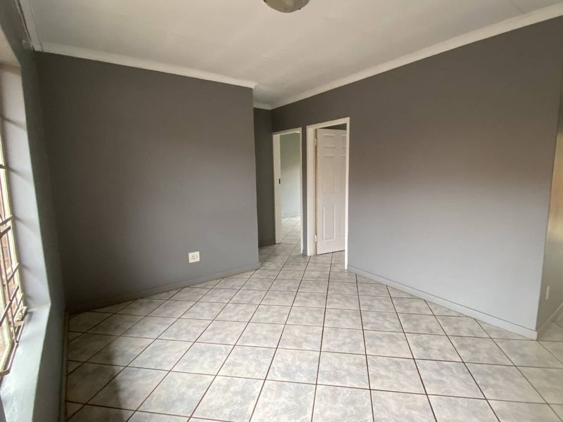 2 Bedroom Townhouse in Highveld. - Photo 3
