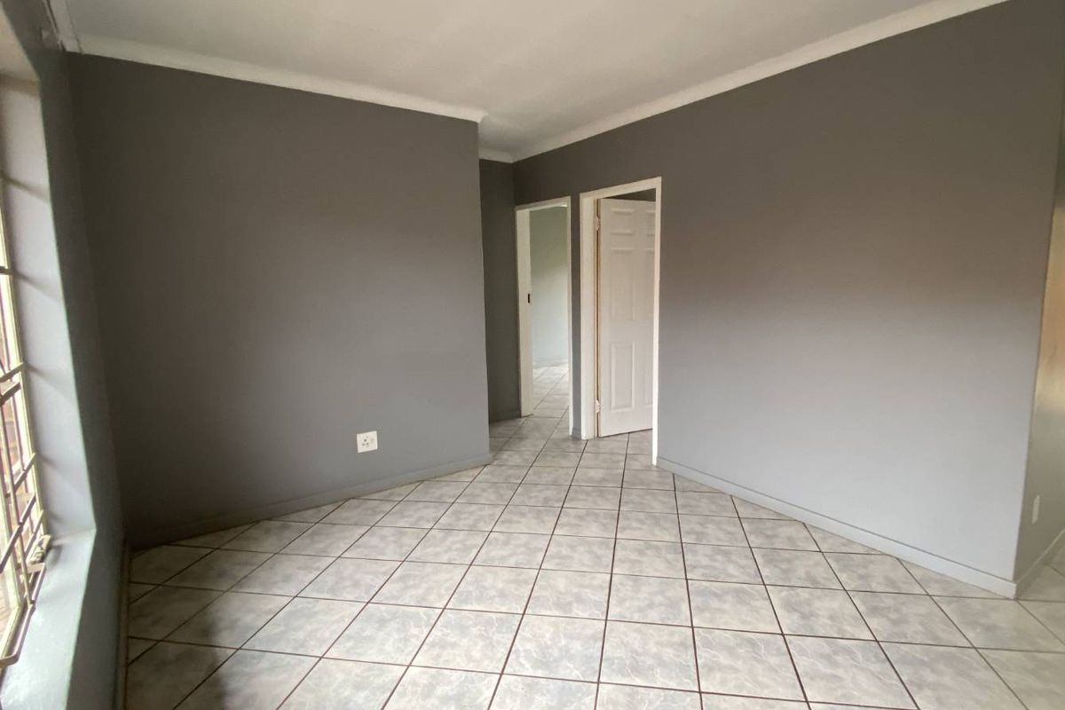 2 Bedroom Townhouse in Highveld. - Photo 3