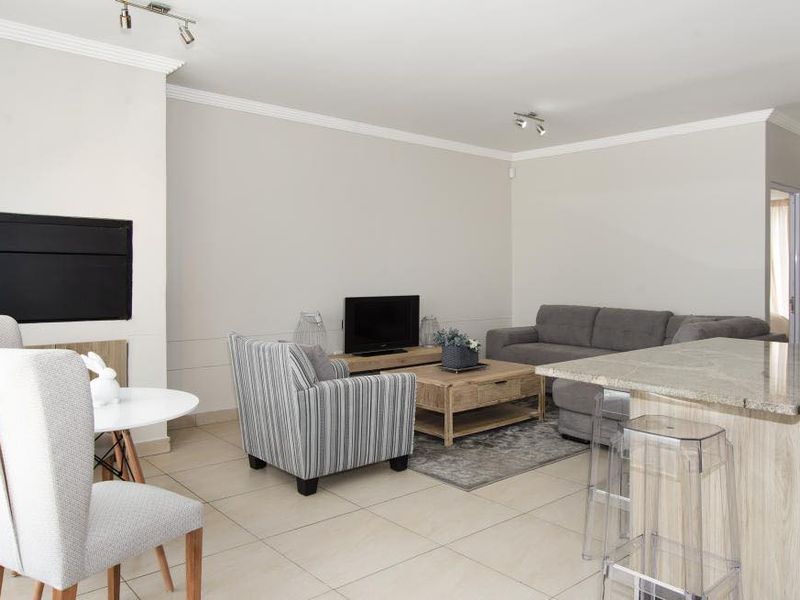 A stylish and well-kept 2-bedroom apartment in a tranquil Complex, located in a peaceful pocket of Pionierspark - Photo 5