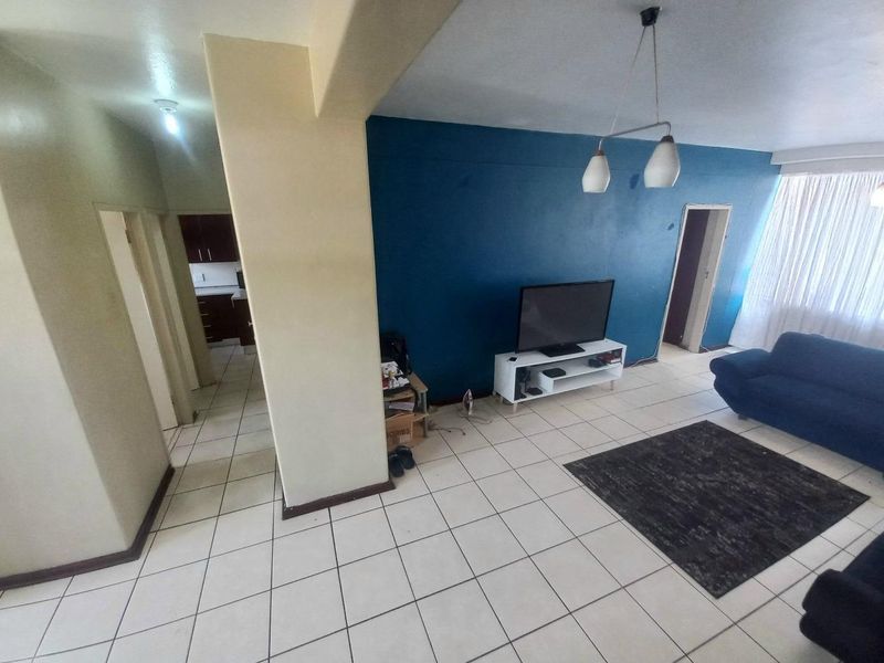 Your Perfect Haven: 2 Bedrooms, Cozy Living Space, Modern Kitchen, and Secure Comfort - Photo 4