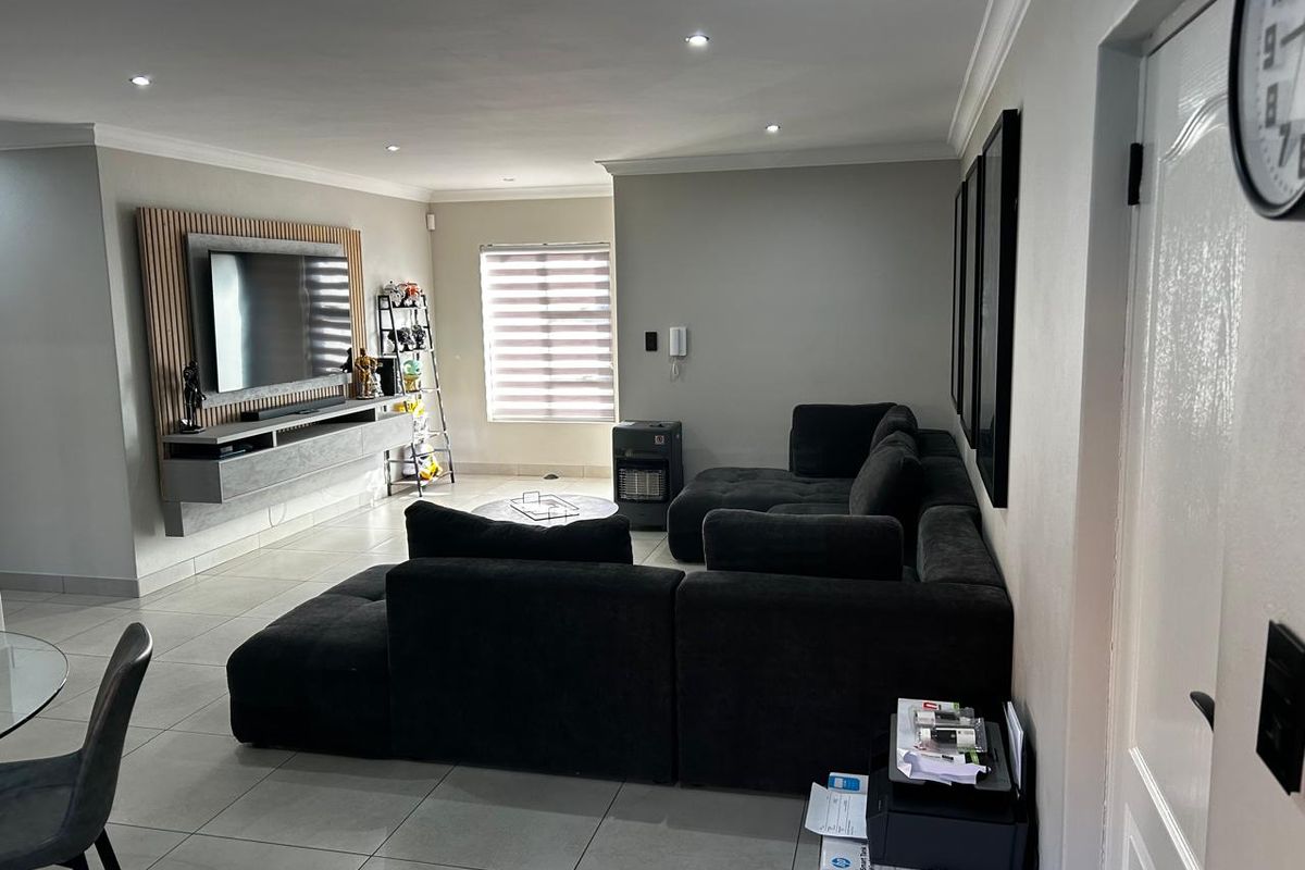 Stunning Facebrick Cluster for rent - Photo 2