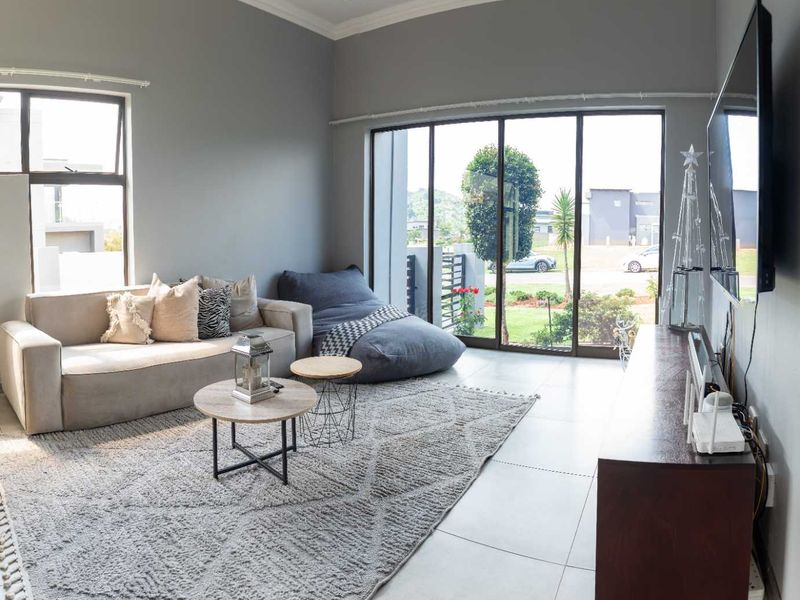 Stylish & Spacious. Your Family's Perfect Retreat - Photo 6