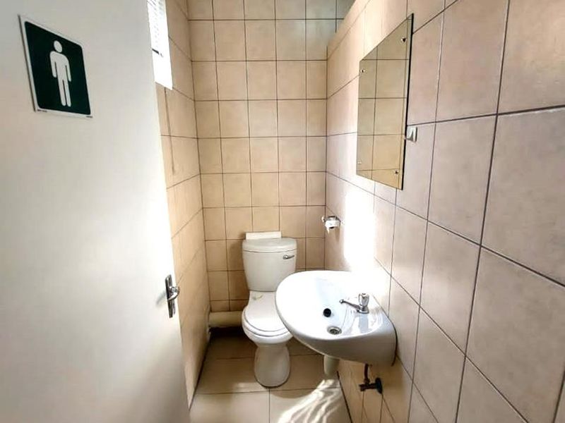 Modern Office with an amazing view for sale in Windhoek City Centre - Photo 8