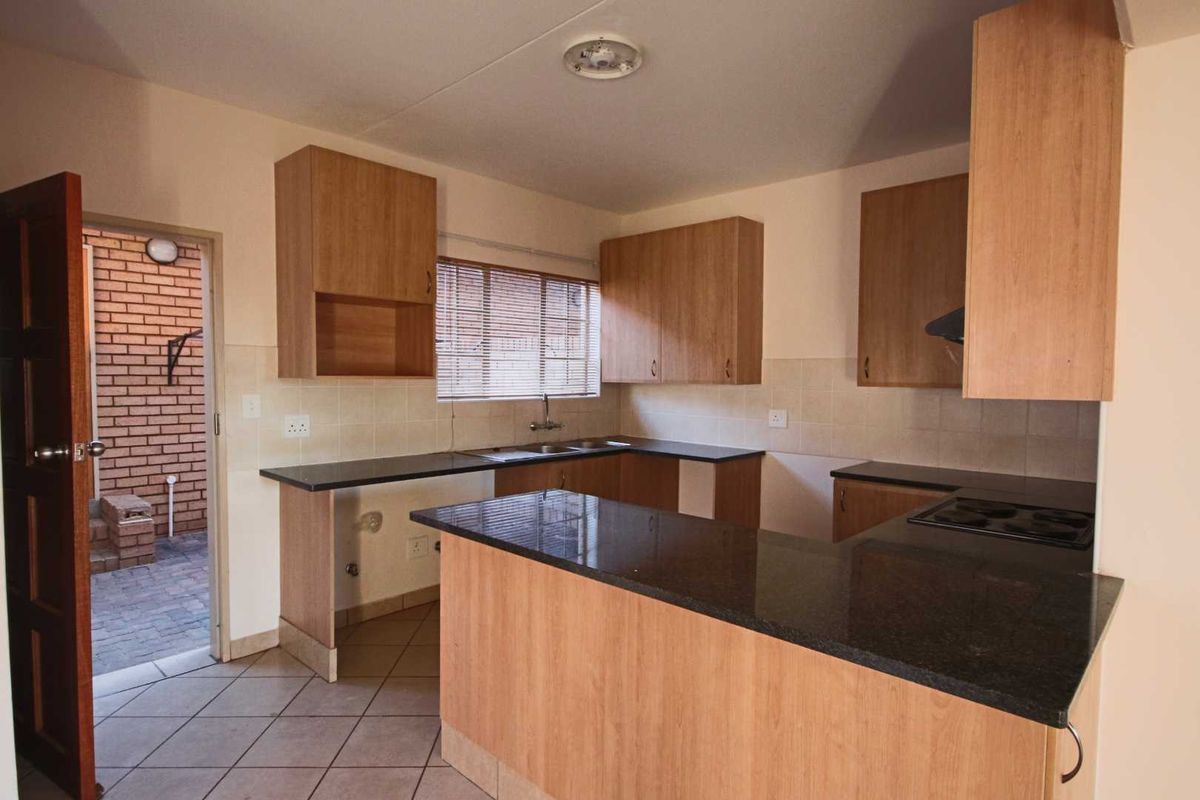 Spacious & Modern Montana Duplex - Nathan Park: 3 Beds, 2.5 Baths, Stunning Finishes - Photo 3