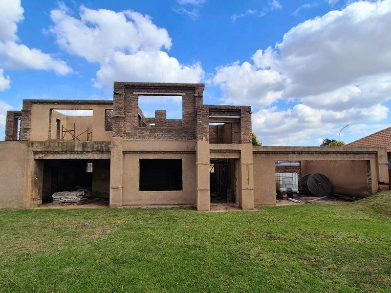 4 BEDROOMS INCOMPLETE STRUCTURES FOR SALE. - Photo 3