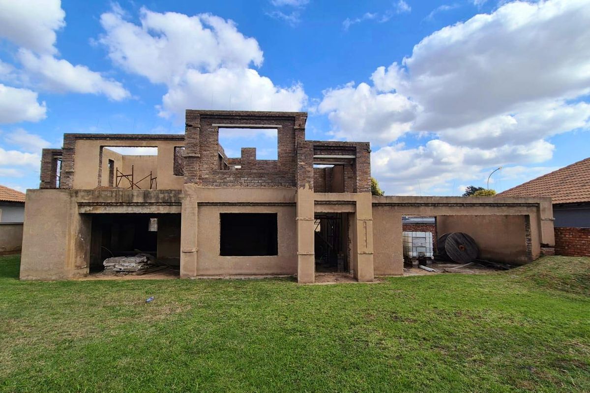 4 BEDROOMS INCOMPLETE STRUCTURES FOR SALE. - Photo 3