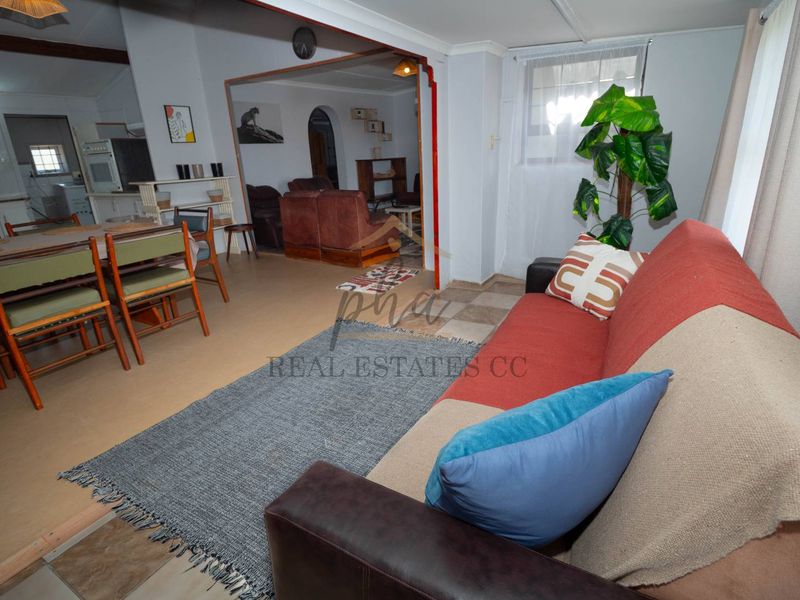 3-Bedroom Family Home with Flat - Photo 5