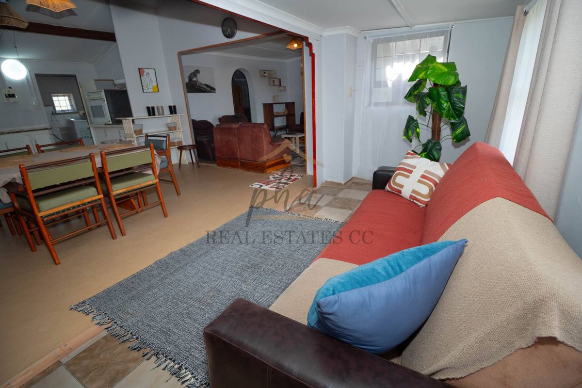 3-Bedroom Family Home with Flat - Photo 5