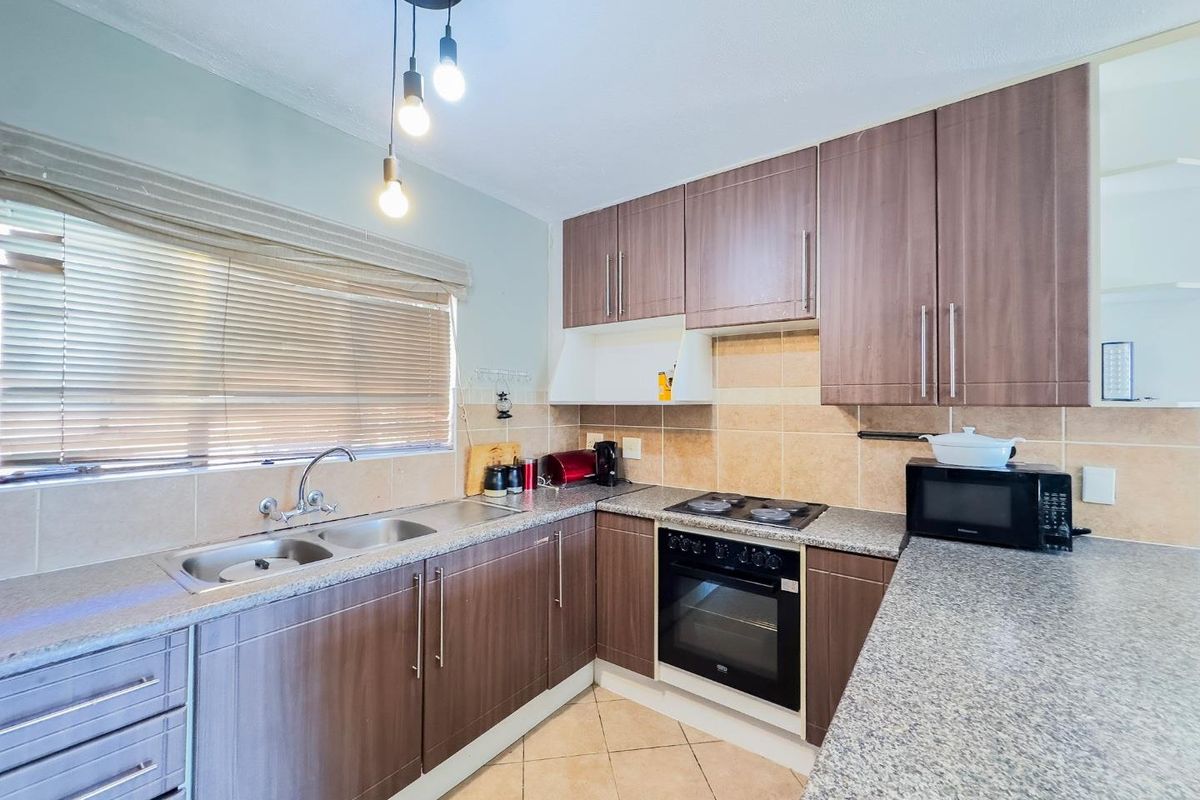 2 Bedroom Townhouse with a Private Garden - Photo 4