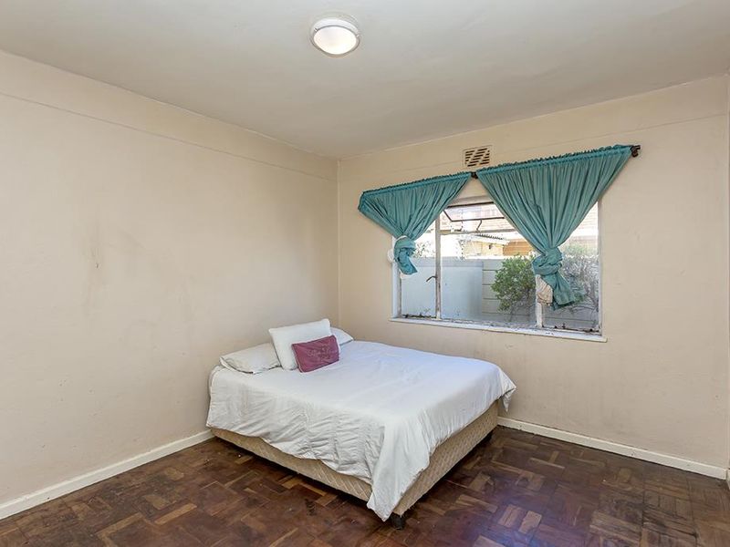 Two Bedroom Ground Floor Apartment - Photo 7