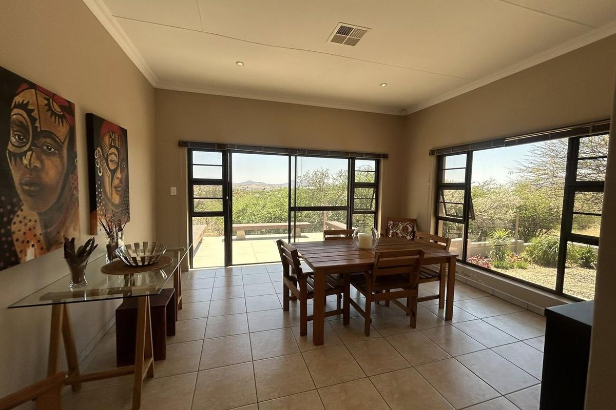 A well-maintained 4-bedroom home, surrounded by nature, offering comfortable estate living just outside the city. - Photo 3