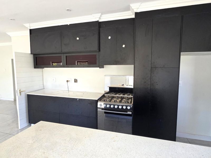 3 Bedroom Family Home To Rent Estate d Afrique  R 22 000pm - Photo 9