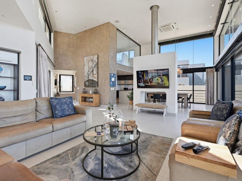 A Sea-view Sanctuary on Bloubergstrands Exclusive Coastline - Photo 10