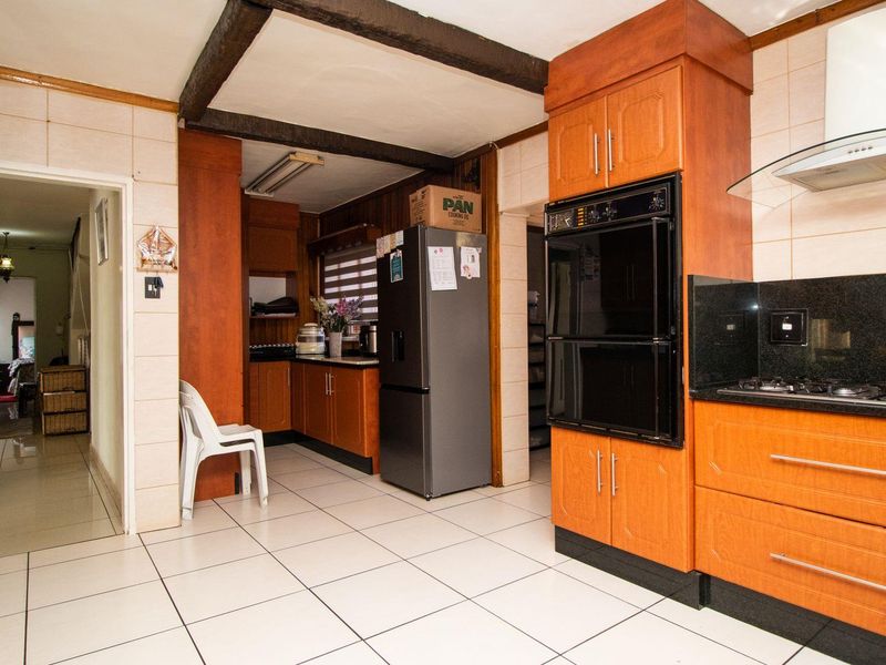 5 Bedroom Double Story House - Photo 3