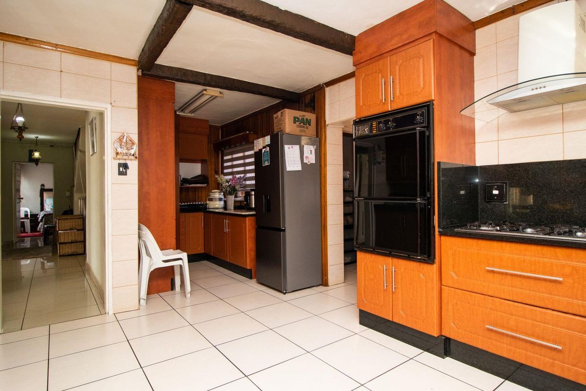 5 Bedroom Double Story House - Photo 3