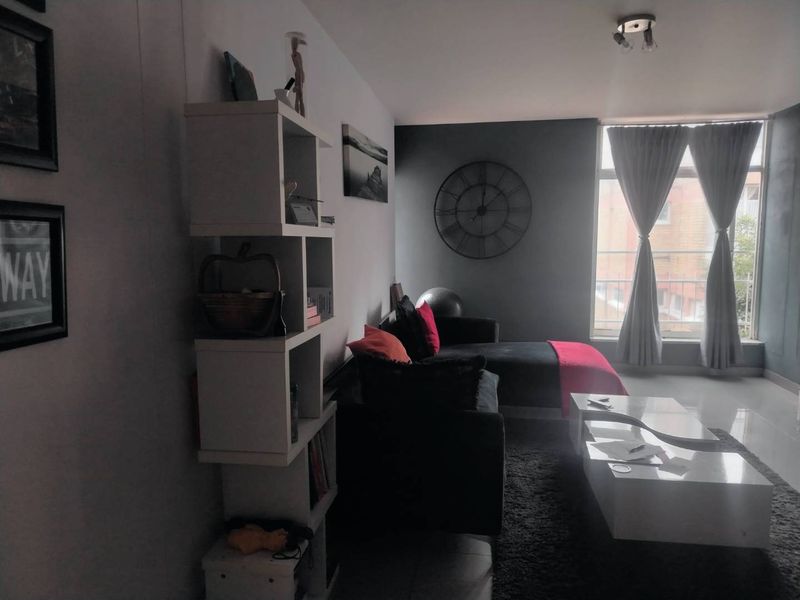 A MODERN APARTMENT - Photo 4