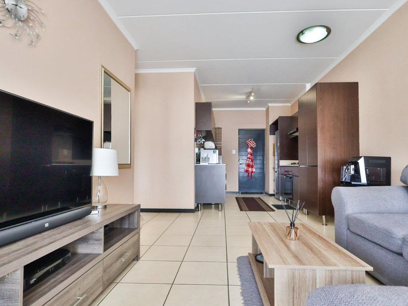 Modern 2-Bedroom Apartment in Central Park! - Photo 5