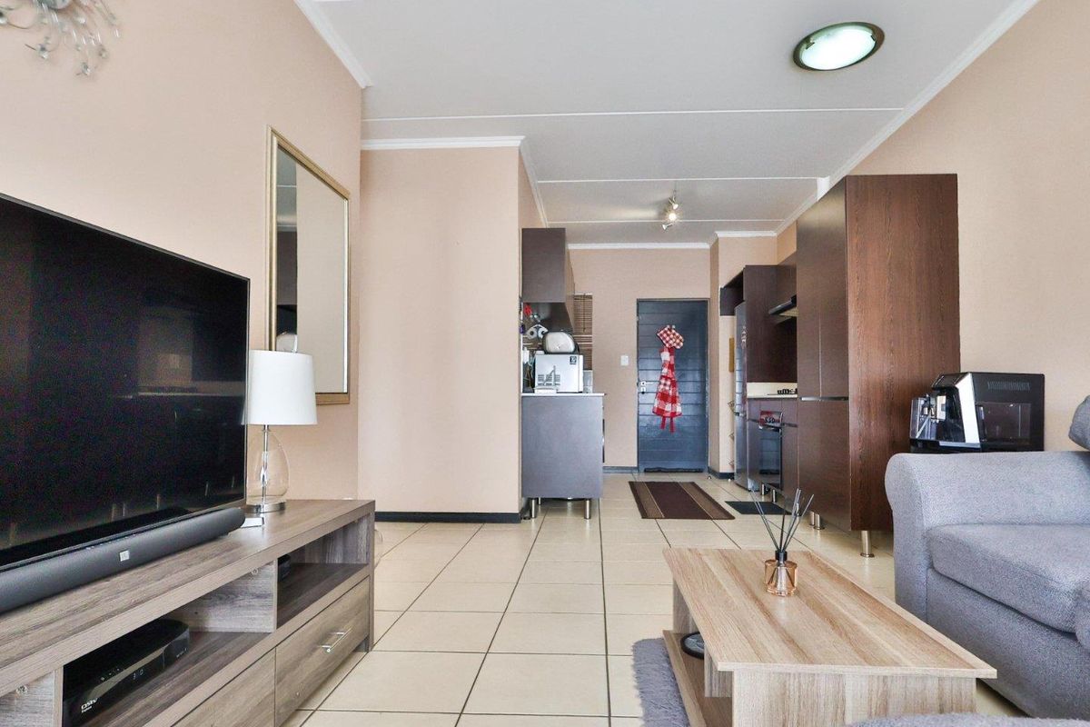 Modern 2-Bedroom Apartment in Central Park! - Photo 5