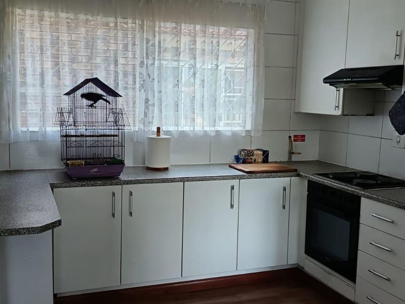 Spacious 4-Bedroom Family Home + Study on a Corner Stand in Quiet Crystal Park Street! - Photo 7