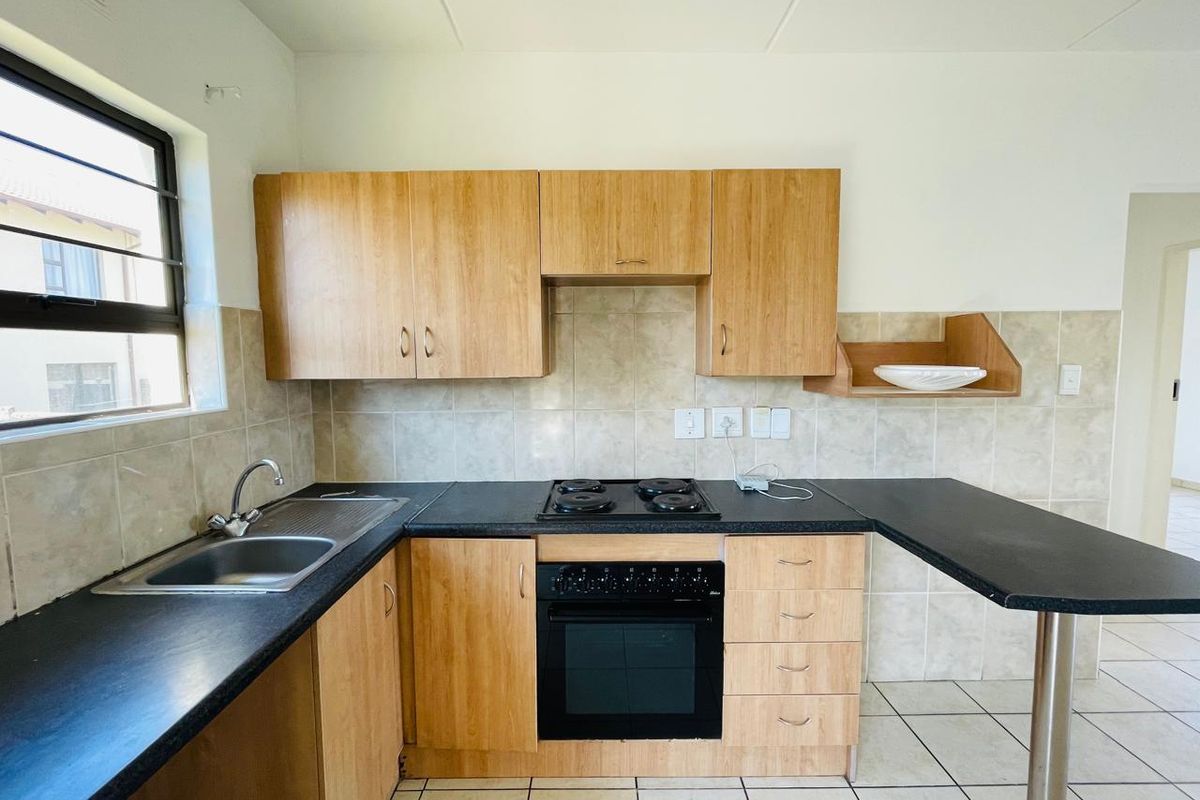 Secure 1-Bedroom Unit in a Prime Boksburg Location Ideal for Young Professionals & Investors - Photo 3