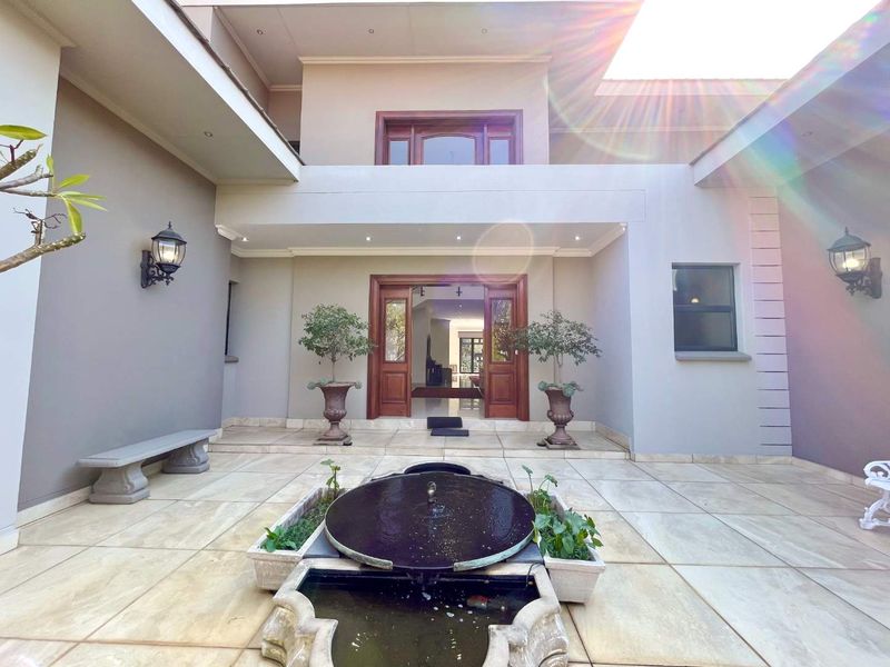 Elegant Family Living in Lombardy Estate – Luxury, Space & Timeless Comfort - Photo 3