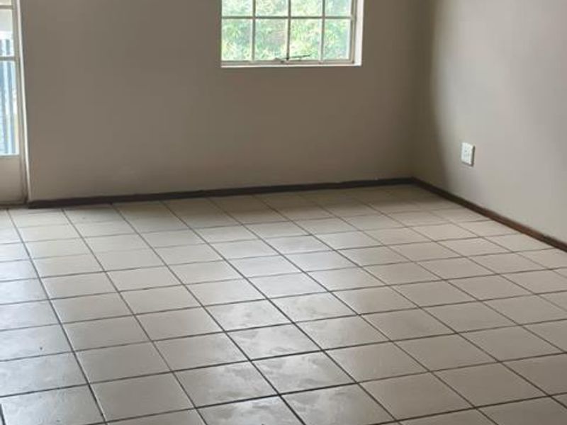 perfect beginner townhouse ideal for single or small family - Photo 5