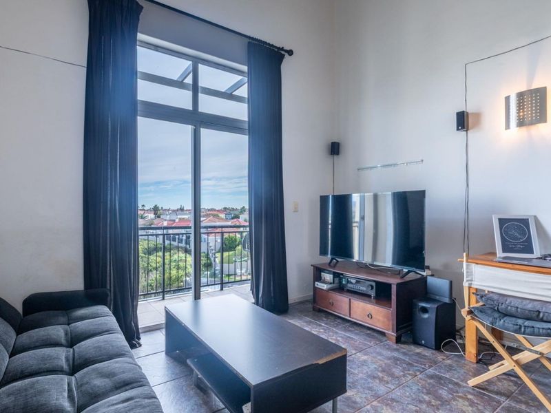 Spacious Loft Living Near Canal Walk - Photo 5