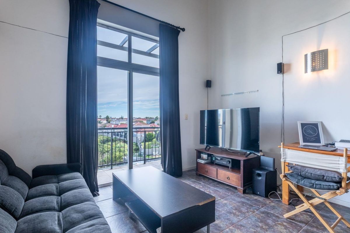 Spacious Loft Living Near Canal Walk - Photo 5
