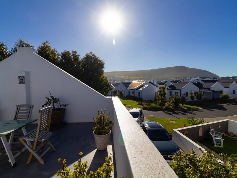 Space, Style & Sweeping Views! - Photo 5