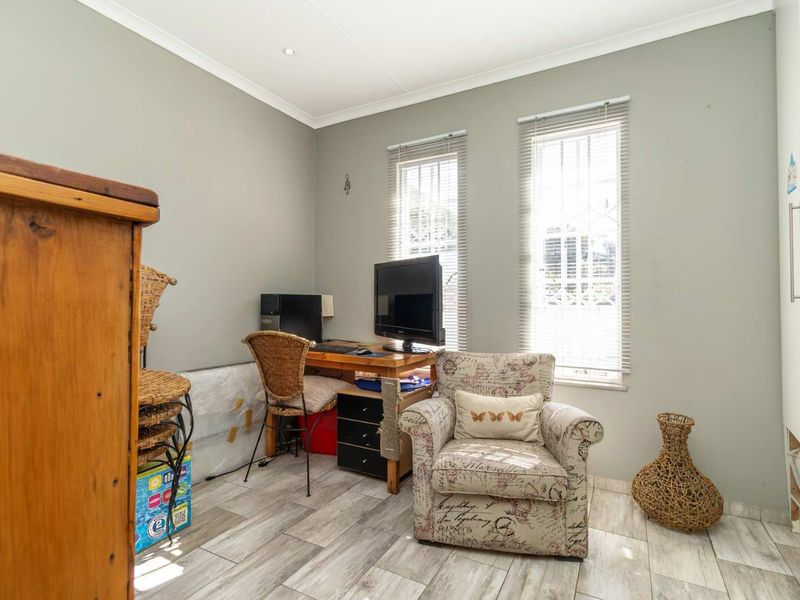 Cosy low maintenance cluster with potential for third bedroom - Photo 9