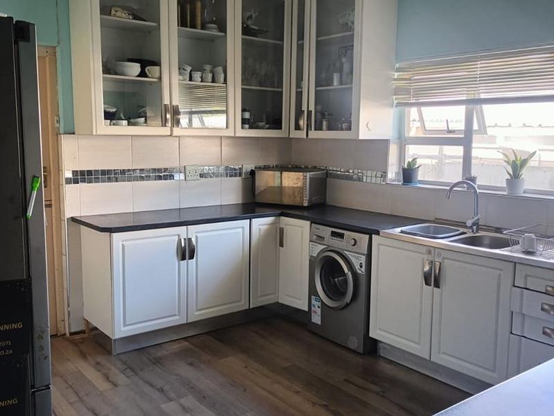 4 Bedroom house in Avondale Parow - Photo 10